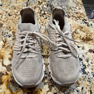 Women's on cloud athletic shoes